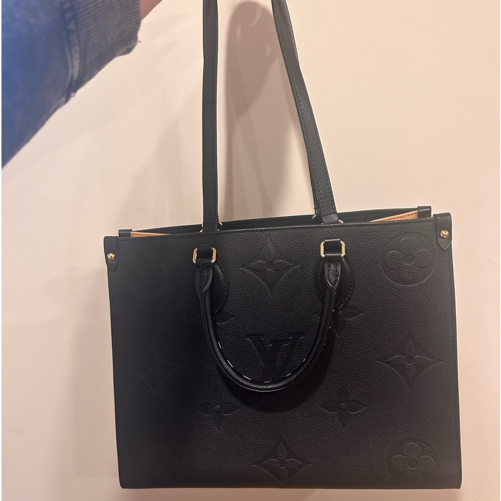Rare! Wild at Heart Tote - Picture 2 of 5